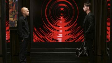 Sac de sport en cuir de John Kaplan (Jonathan Rhys Meyers) comme on le voit dans le film American Night