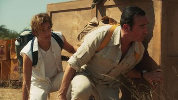 The vintage canvas bag worn by Hubert Bonisseur de la Bath, aka OSS 117 (Jean Dujardin) in the movie OSS 117: From Africa with Love