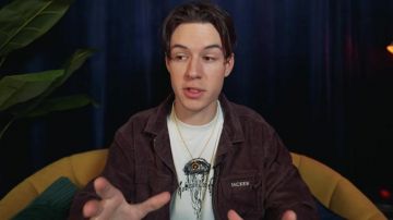 The white t-shirt jellyfish of Seb la Frite in his YouTube video THE WORST GROUP OF MUSIC! - SEB