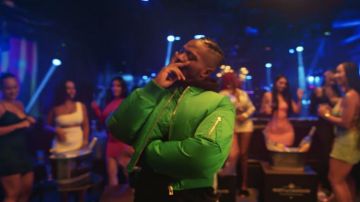 Le blouson bomber vert de Niska dans son clip De bon matin ft. Guy2Bezba