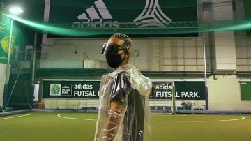 La veste transparente de Laylow dans son clip DIGITALOVA