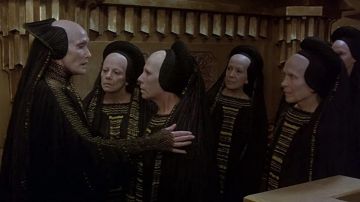 Costume cosplay worn by Bene Gesserit Sister (Angélica Aragón) as seen in Dune