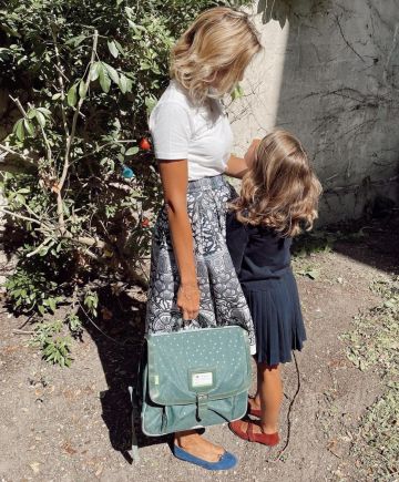 La jupe à motifs fleurs portée pour la rentrée scolaire par Sylvie Tellier sur son compte Instagram @sylvietellier