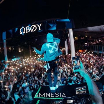 The cap worn by Oboy during his live at Amnesia Cap d'Agde on the account Instagram of @amnesiacap