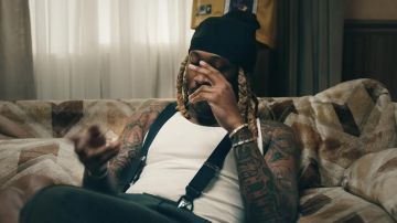 Bretelles noires portées par Future dans Way 2 Sexy Official Music Video by Drake ft. Young Thug