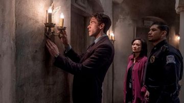 Watch worn by Robert Langdon (Ashley Zukerman) as seen in Dan Brown's The Lost Symbol TV series (Season 1 Episode 1)