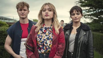 Floral shirt worn by Aimee Gibbs (Aimee Lou Wood) as seen in Sex Education Outfits (Season 3 Episode 1)