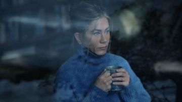 Bleu Pull à col Roulé porté par Alex Levy (Jennifer Aniston) dans L'Émission du Matin série TV tenues (Saison 2 Épisode 1)