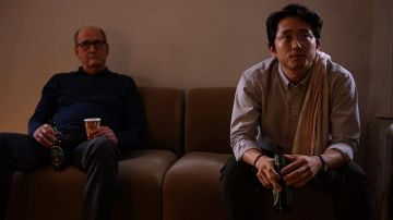 Reloj negro usado por Richard (Steven Yeun) como se ve en la película The Humans