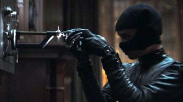 Cosplay de traje de cuero usado por Selina Kyle / Catwoman (Zoë Kravitz) como se ve en la película de The Batman