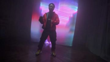 Sneakers worn by Leto in her video clip 17%