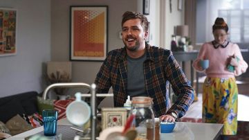 Plaid shirt worn by Iain (Iain Stirling) as seen in Buffering (Season 1)