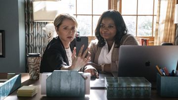 Gold watch worn by Poppy Scoville-Parnell (Octavia Spencer) as seen in Truth Be Told TV series outfits (Season 2 Episode 3)