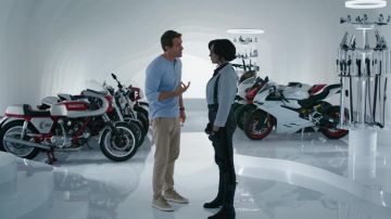 Zapatillas beige usadas por Guy (Ryan Reynolds) como se ve en Free Guy