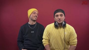 Le sweatshirt noire Reyes porté par Raphaël Carlier dans la vidéo YouTube Mcfly et Carlito jugent le rap français feat. Kaaris