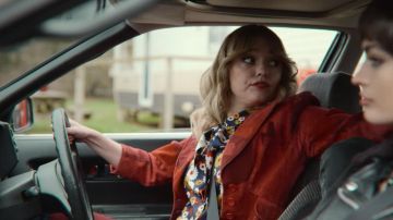 Red Velvet Blazer worn by Aimee Gibbs (Aimee Lou Wood) in Sex Education (Season 3 Episode 1)