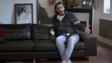 The shirt worn by Gringe / Guillaume Tranchant in the movie Orelsan: Never Show That To Anyone