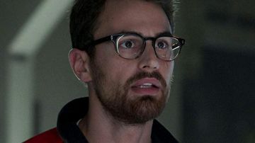 Gafas usadas por George Almore (Theo James) en la película Archive