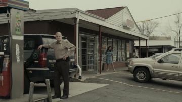 Chaussures noires portées par Del Harris (Jeff Daniels) comme on le voit dans les tenues de la série télévisée American Rust (Saison 1 Épisode 2)