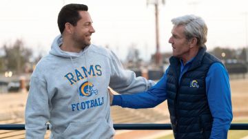 Chaqueta de chaleco acolchado Rams usada por Dick Vermeil (Dennis Quaid) como se ve en la película American Underdog