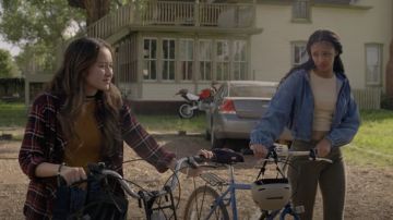Plaid shirt worn by Max (Madelyn Kientz) as seen in Big Sky TV series outfits (S02E01)