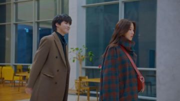 The coat of Lim Ju Kyung (Moon Ga-young) in the series True Beauty (S01E16)