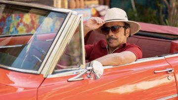 Gafas de sol usadas por Damián Alcázar como se ve en la serie de televisión Acapulco - Trajes de la temporada 1