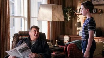 Striped blue t-shirt worn by Sheldon Cooper (Iain Armitage) as seen in Young Sheldon TV series outfits (Season 5 Episode 1)