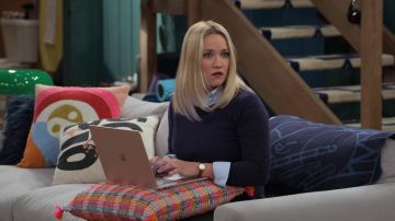 Round Gold Watch worn by Chelsea (Emily Osment) as seen in Pretty Smart TV series (Season 1 Episode 1)