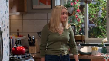 Green Cardigan worn by Chelsea (Emily Osment) as seen in Pretty Smart TV series (Season 1 Episode 7)