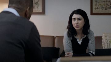 White Collar color block polo shirt worn by Hope Bennett (Alexa Mansour) as seen in The Walking Dead: World Beyond TV series outfits (S02E03)