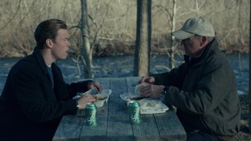 Reloj usado por el Dr. Samuel Finnix (Michael Keaton) como se ve en la serie de televisión Dopesick (S01E03)