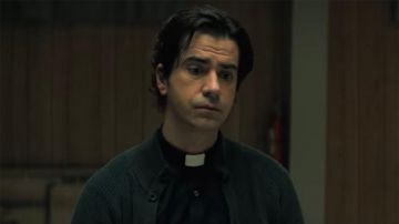 Cardigan worn by Father Paul (Hamish Linklater) in Midnight Mass