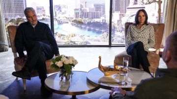 Zapatillas negras usadas por Gil Grissom (William Petersen) como se ve en los atuendos de la serie de televisión CSI: Vegas (Temporada 1 Episodio 1)