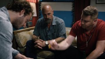 Montre portée par le Détective Elliot Stabler (Christopher Meloni) comme on le voit dans Law &amp; Order: le Crime Organisé séries télévisées tenues (Saison 2 Épisode 4)