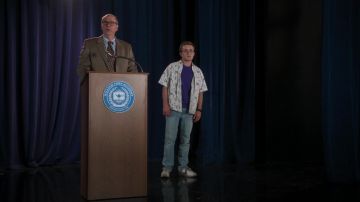 Zapatillas Nike usadas por Adam Goldberg (Sean Giambrone) como se ve en el vestuario del programa de televisión The Goldbergs (Temporada 9 Episodio 4)