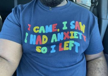 "Vine vi, tenía ansiedad, así que me fui" camiseta en la cuenta de Instagram de @westafrikanman