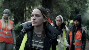 Parka Veste Manteau porté par Love Quinn (Victoria Pedretti) comme on le voit dans Vous série TV garde-robe (Saison 3 Épisode 4)
