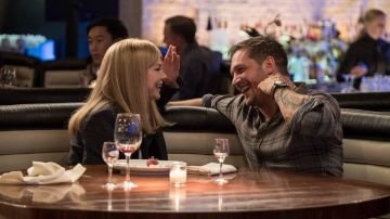 Camisa gris a cuadros de Button Down usada por Eddie Brock / Venom (Tom Hardy) como se ve en Venom: Let There Be Carnage