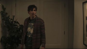 Long sleeve overshirt worn by Theo (Dylan Arnold) as seen in You TV show (S03E09)