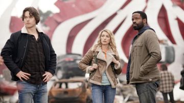 Field jacket worn by Ty Coleman (Chiké Okonkwo) as seen in La Brea TV show outfits (Season 1 Episode 4)