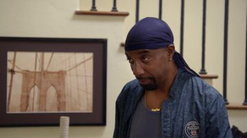 Cérémonie d'ouverture veste portée par Leon Black (JB Smoove) comme on le voit dans Curb Your Enthusiasm série TV garde-robe (Saison 11 Épisode 1)
