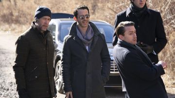Manteau porté par Kendall Roy (Jeremy Strong) dans la Succession de l'émission de télévision garde-robe (Saison 1 Épisode 8)