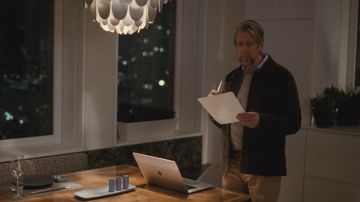 Chaqueta usada por Connor Roy (Alan Ruck) como se ve en los atuendos de la serie de televisión Succession (Temporada 3 Episodio 3)