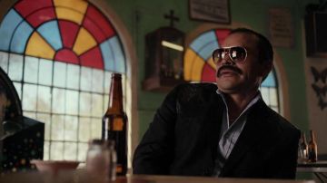 Sunglasses worn by Rafael Aguilar (Noé Hernández) as seen in Narcos: Mexico TV series wardrobe (Season 3 Episode 1)