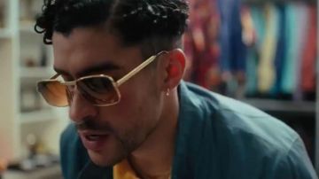 Gafas de sol usadas por Arturo "Kitty" Páez (Bad Bunny) como se ve en los atuendos de la serie de televisión Narcos: México (S03E03)