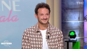 La veste à imprimé géométrique porté par Vincent Dedienne dans l'émission Quotidien du 8 novembre 2021