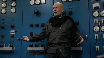 Manteau veste porté par Bruce Willis comme on le voit dans la garde-robe du film Deadlock