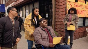 Veste manteau à carreaux jaune porté par Amira Birkeland (Taylor Mosby) comme on le voit dans The Last OG TV show tenues (Saison 4 Épisode 1)