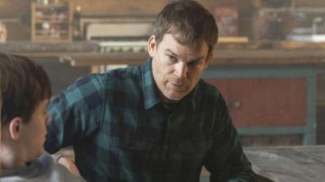 Camisa a cuadros verde franela usada por Dexter Morgan (Michael C. Hall) como se ve en los atuendos de la serie de televisión Dexter: New Blood (Temporada 1 Episodio 4)